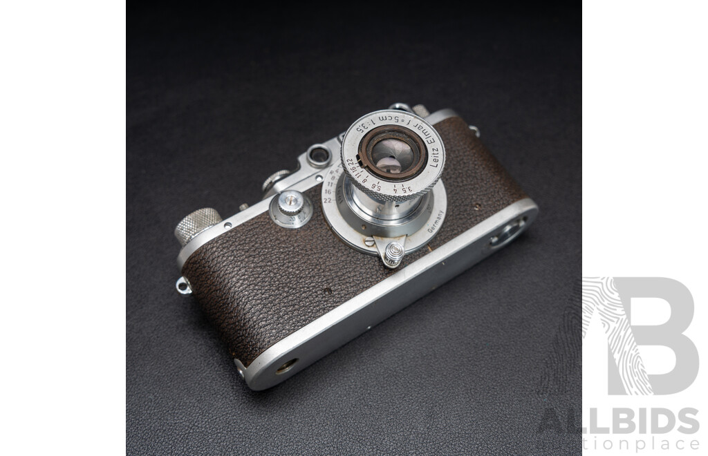 Leica IIIa D.R.P. Screw-Mount Rangefinder Camera (1938) Serial No. 275266 with Leitz Elmar 5cm F/3.5 Lens