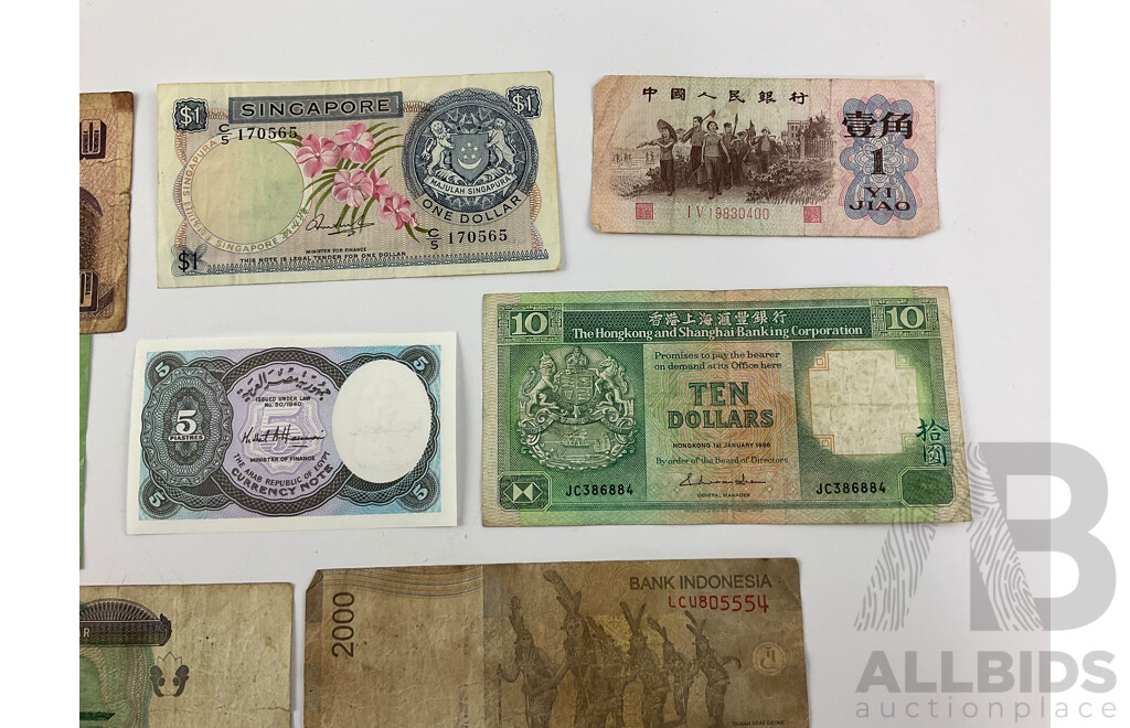 Collection of International Bank Notes, Including Fiji, Egypt, Zimbabwe, Singapore, Myanmar, Italy, Indonesia, Hong Kong, Brazil