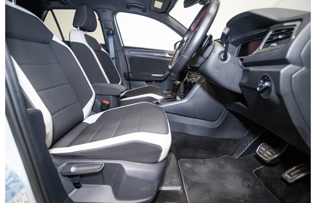 09/2021 Volkswagen T-Roc 140TSI SPORT (AWD) A1 MY21 4D Wagon White Silver Metallic Turbo 2.0L