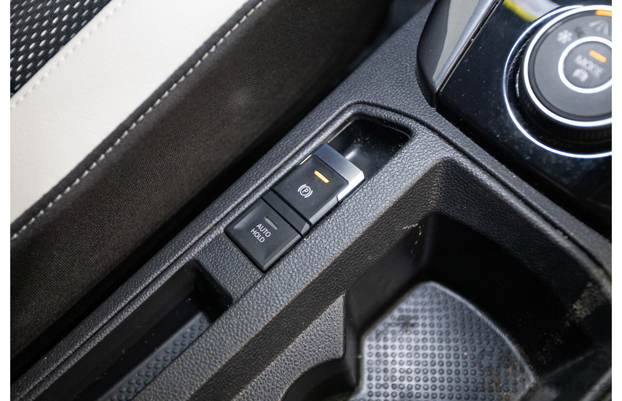 09/2021 Volkswagen T-Roc 140TSI SPORT (AWD) A1 MY21 4D Wagon White Silver Metallic Turbo 2.0L