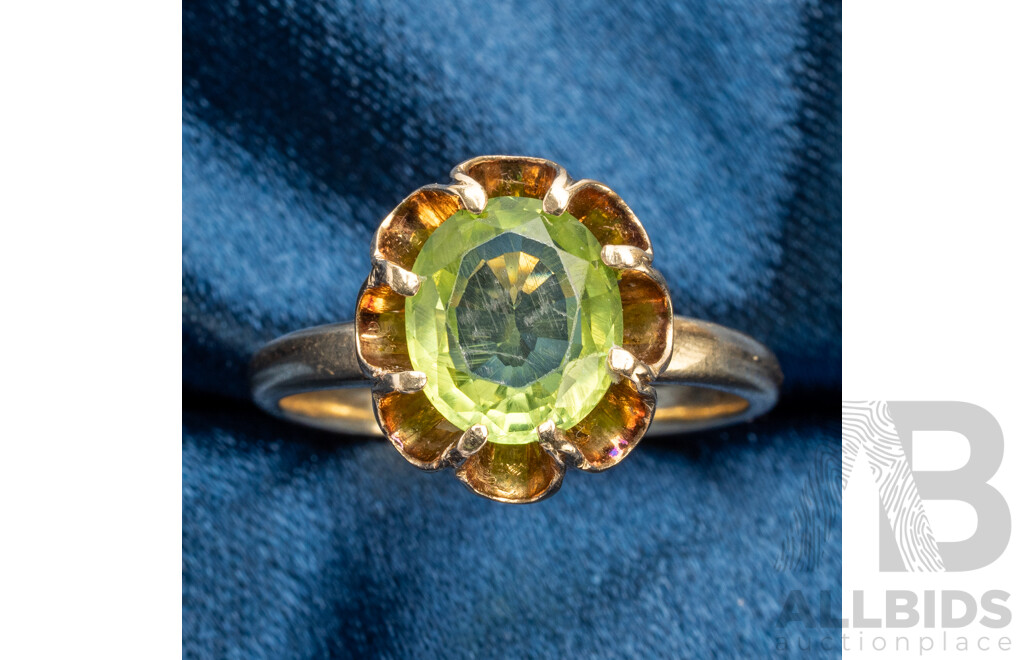 18ct Yellow Gold Ring with Oval Peridot Stone. Size N - 3.25gms