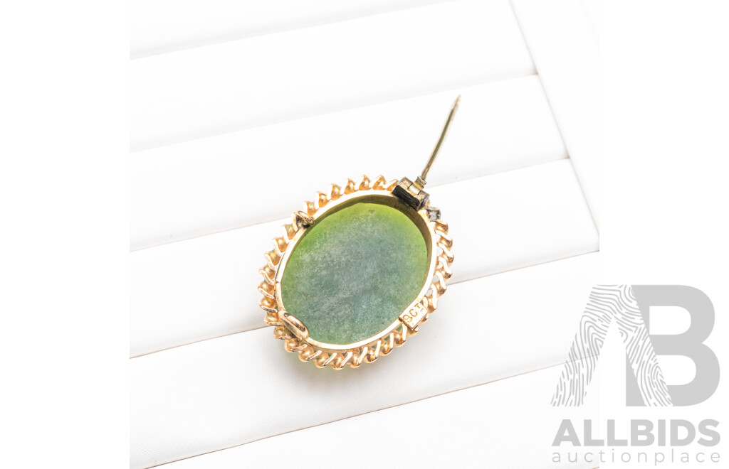 Vintage 9ct Yellow Gold Brooch with Oval Jade - 6.46gms