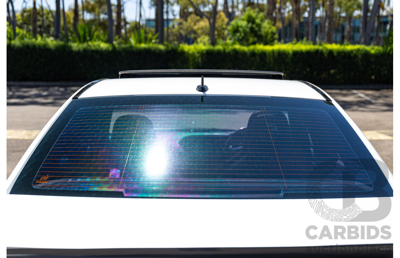 08/2012 Mercedes Benz C63 AMG W204 MY12 4d Sedan Designo Diamond White Bright Metallic V8 6.3L