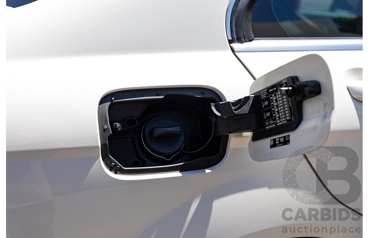 08/2012 Mercedes Benz C63 AMG W204 MY12 4d Sedan Designo Diamond White Bright Metallic V8 6.3L