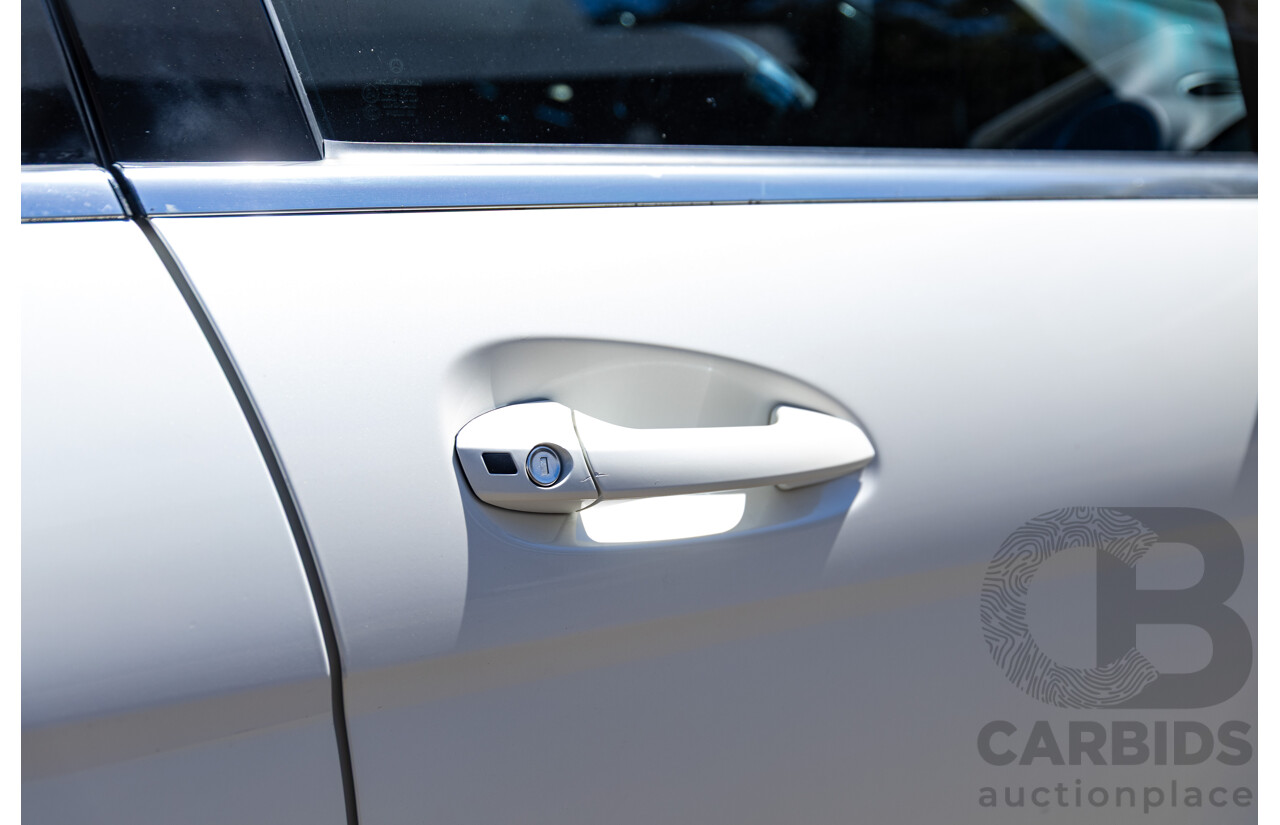 08/2012 Mercedes Benz C63 AMG W204 MY12 4d Sedan Designo Diamond White Bright Metallic V8 6.3L