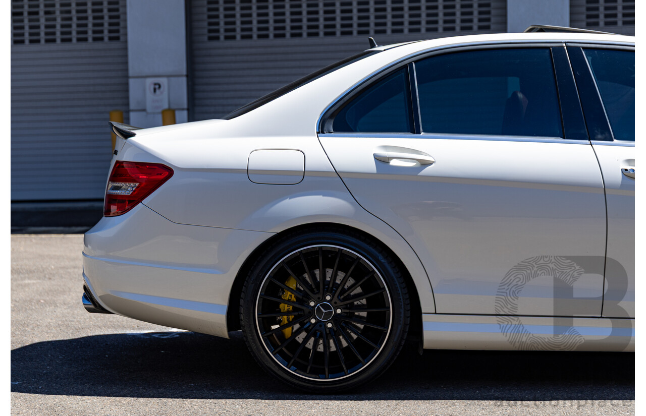 08/2012 Mercedes Benz C63 AMG W204 MY12 4d Sedan Designo Diamond White Bright Metallic V8 6.3L