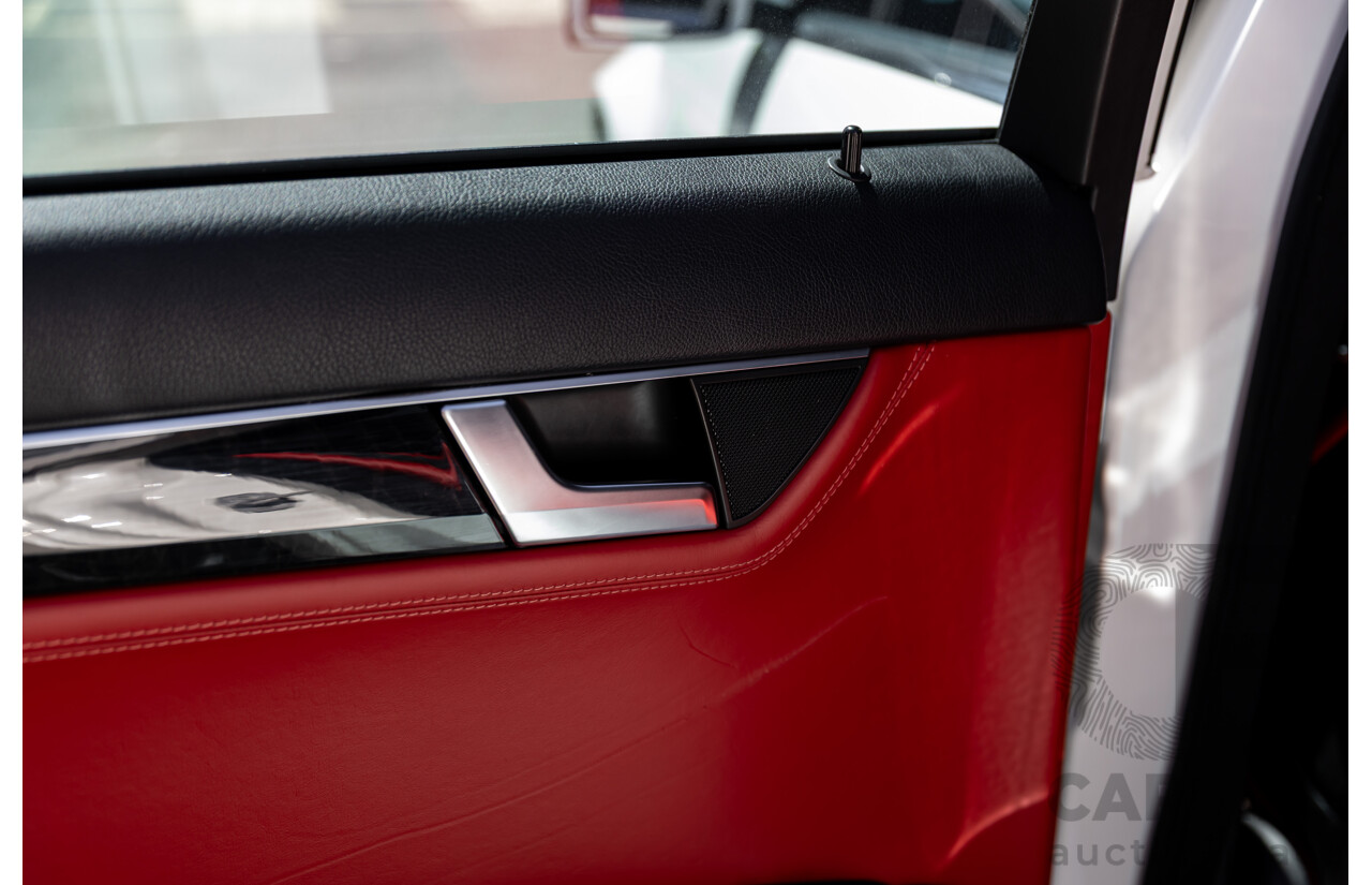 08/2012 Mercedes Benz C63 AMG W204 MY12 4d Sedan Designo Diamond White Bright Metallic V8 6.3L