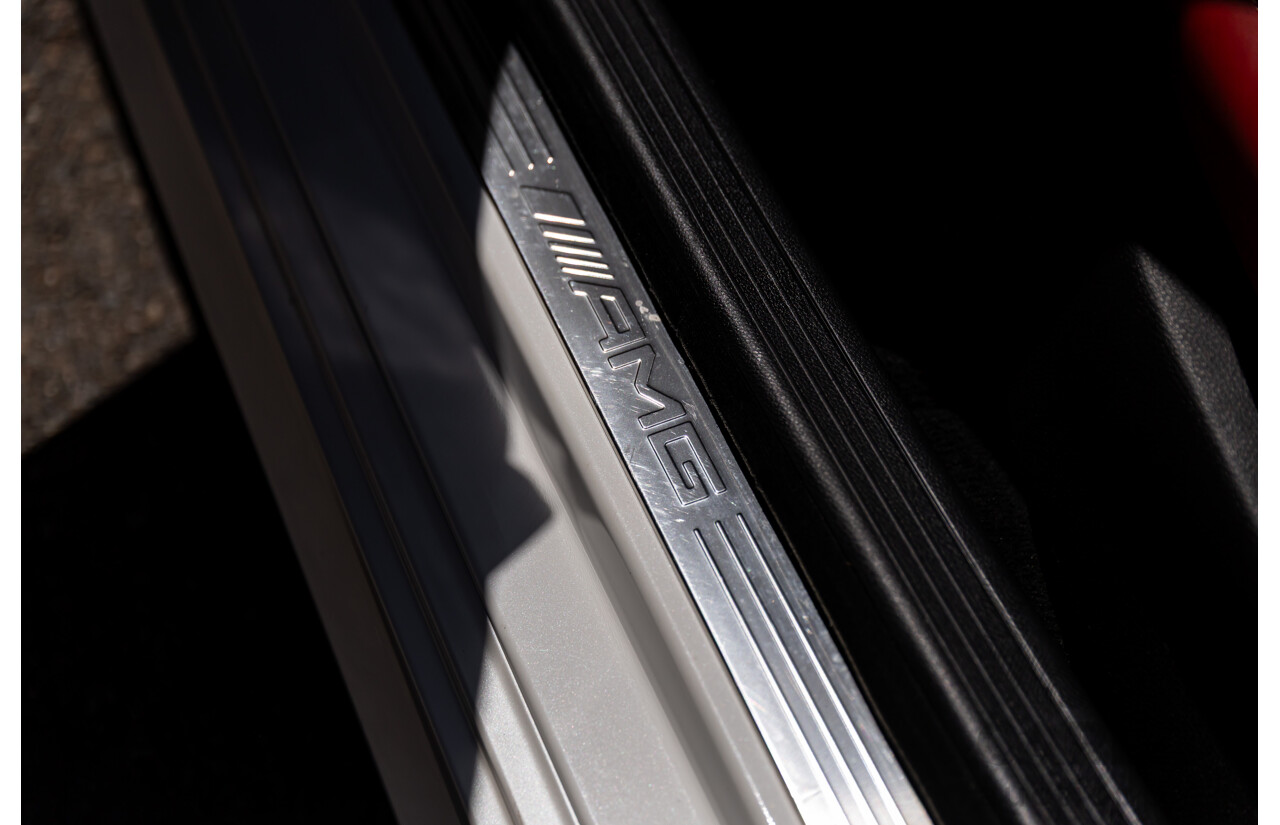 08/2012 Mercedes Benz C63 AMG W204 MY12 4d Sedan Designo Diamond White Bright Metallic V8 6.3L