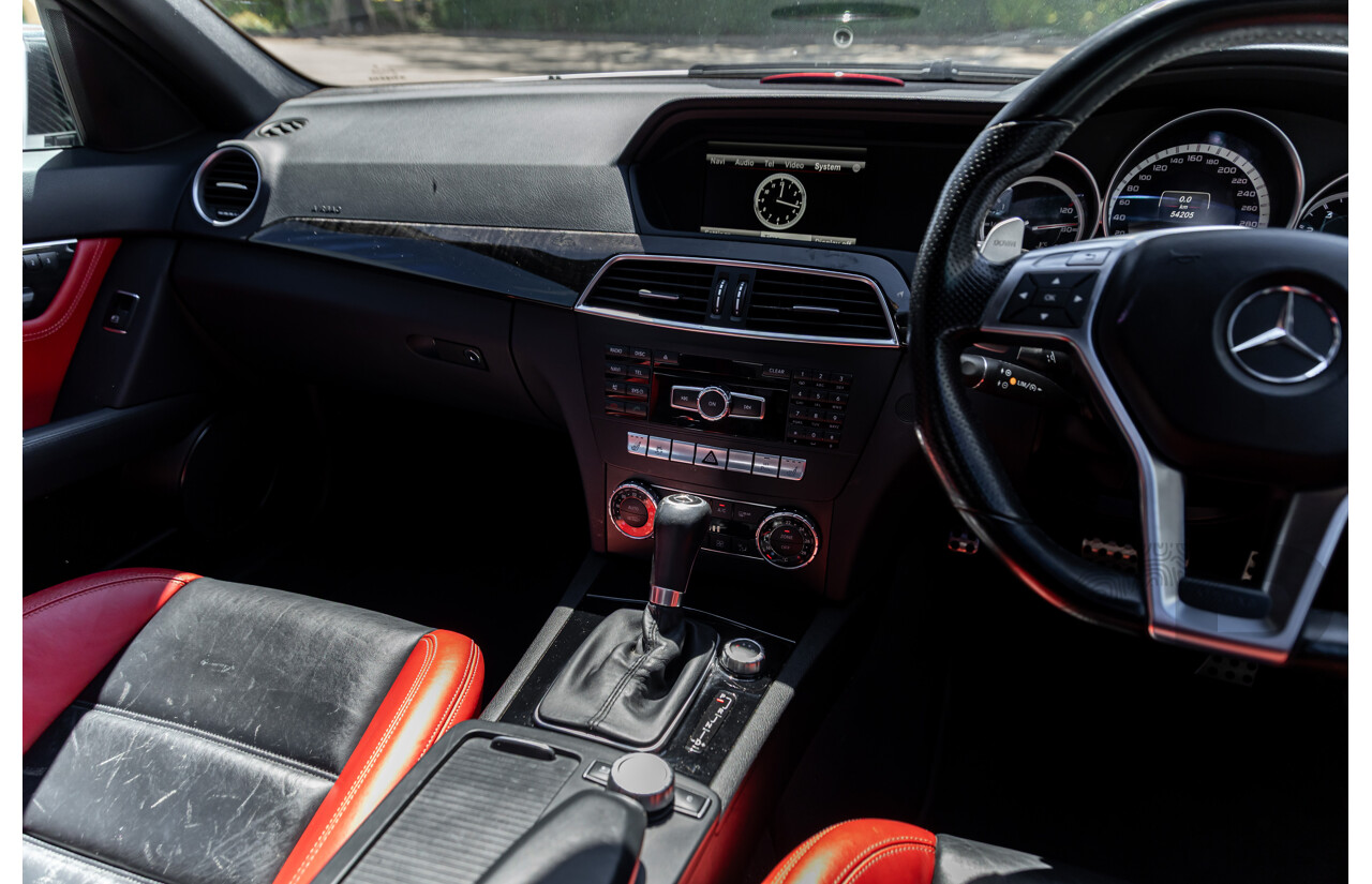 08/2012 Mercedes Benz C63 AMG W204 MY12 4d Sedan Designo Diamond White Bright Metallic V8 6.3L