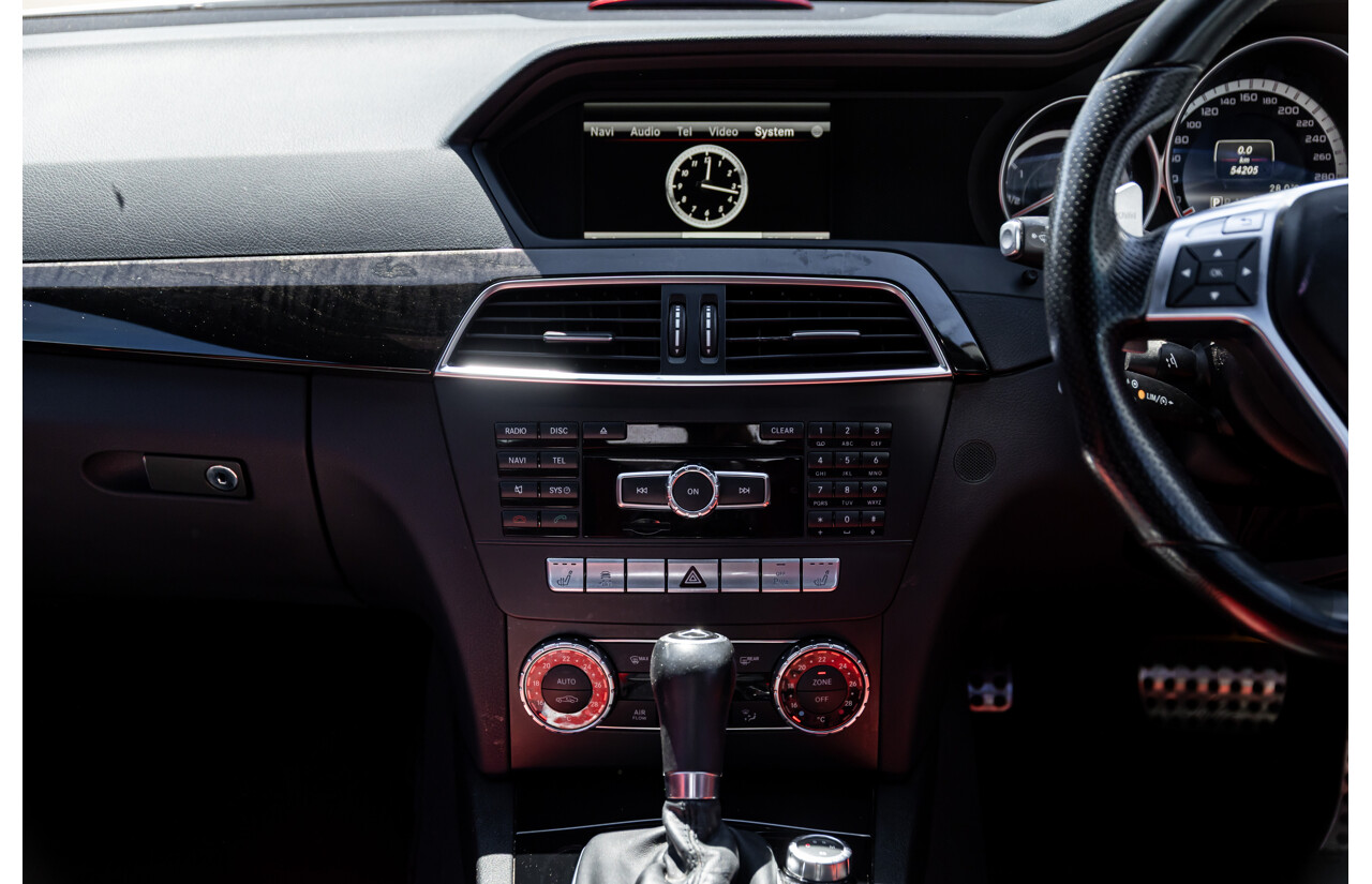 08/2012 Mercedes Benz C63 AMG W204 MY12 4d Sedan Designo Diamond White Bright Metallic V8 6.3L