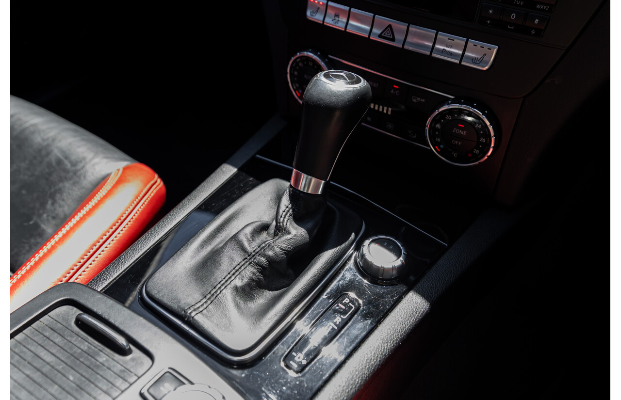 08/2012 Mercedes Benz C63 AMG W204 MY12 4d Sedan Designo Diamond White Bright Metallic V8 6.3L