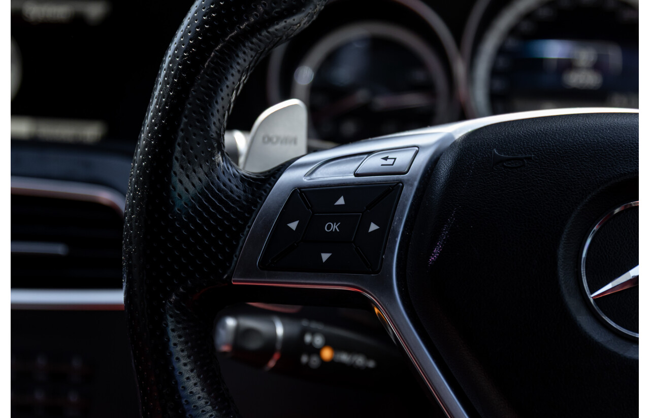 08/2012 Mercedes Benz C63 AMG W204 MY12 4d Sedan Designo Diamond White Bright Metallic V8 6.3L