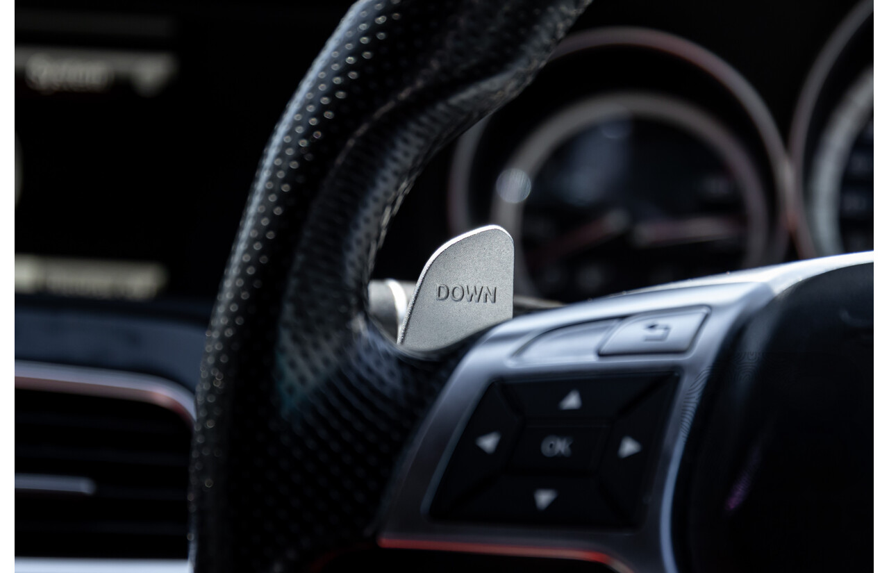 08/2012 Mercedes Benz C63 AMG W204 MY12 4d Sedan Designo Diamond White Bright Metallic V8 6.3L