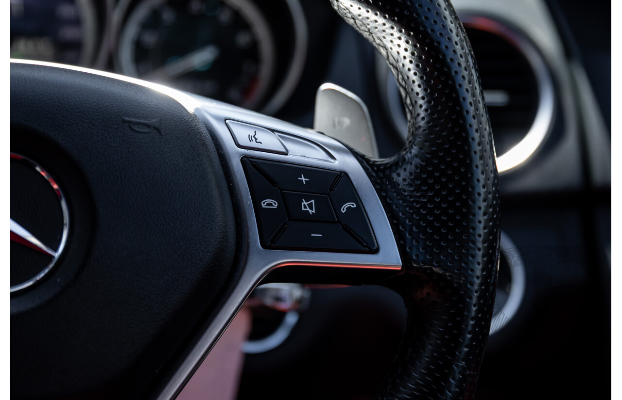 08/2012 Mercedes Benz C63 AMG W204 MY12 4d Sedan Designo Diamond White Bright Metallic V8 6.3L