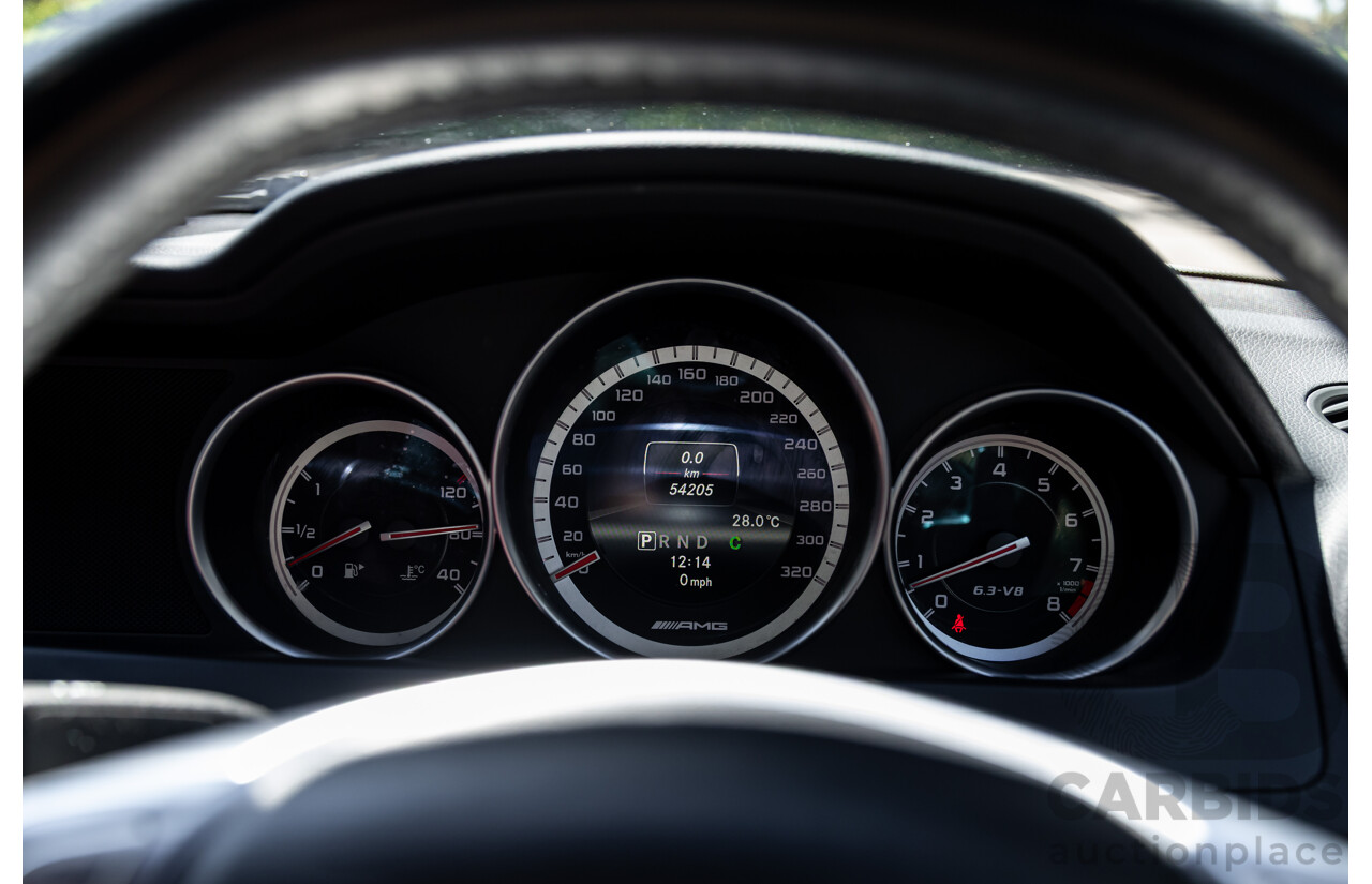 08/2012 Mercedes Benz C63 AMG W204 MY12 4d Sedan Designo Diamond White Bright Metallic V8 6.3L