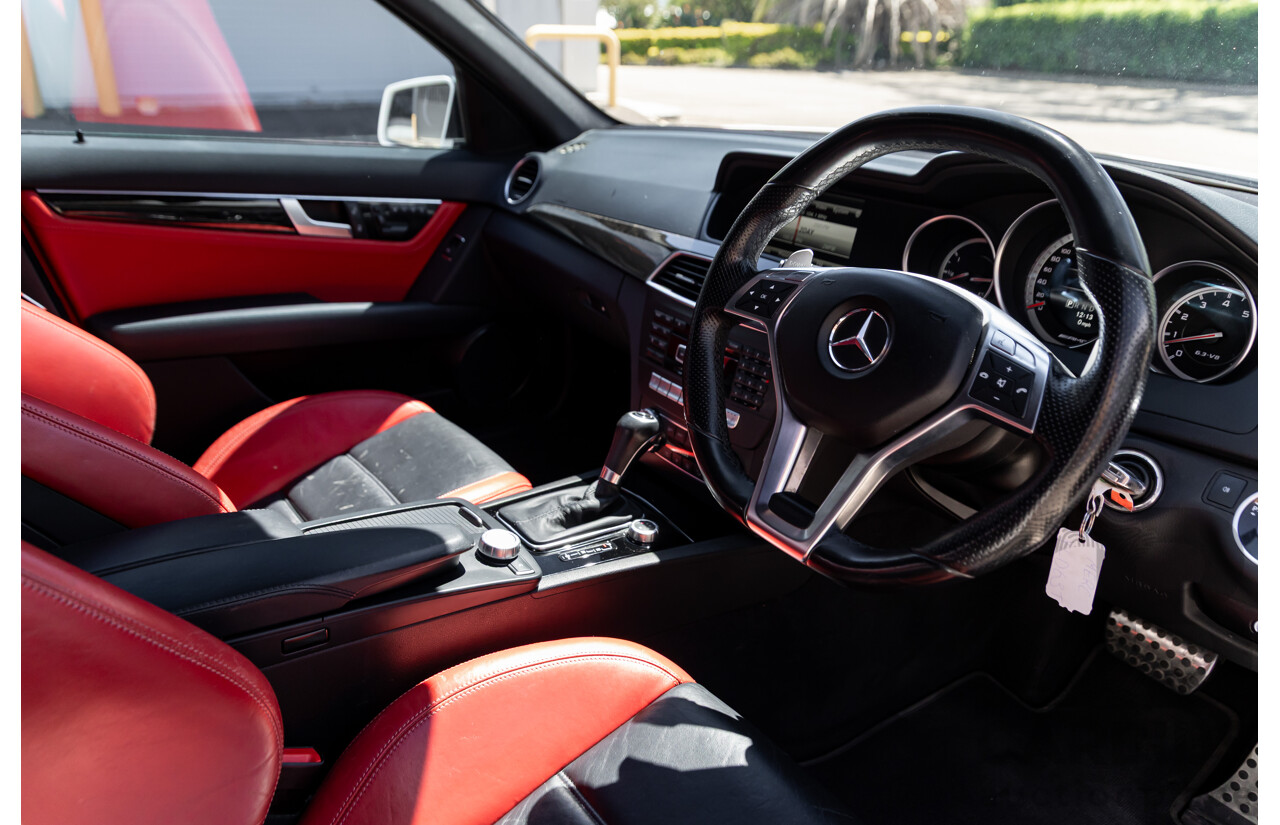 08/2012 Mercedes Benz C63 AMG W204 MY12 4d Sedan Designo Diamond White Bright Metallic V8 6.3L