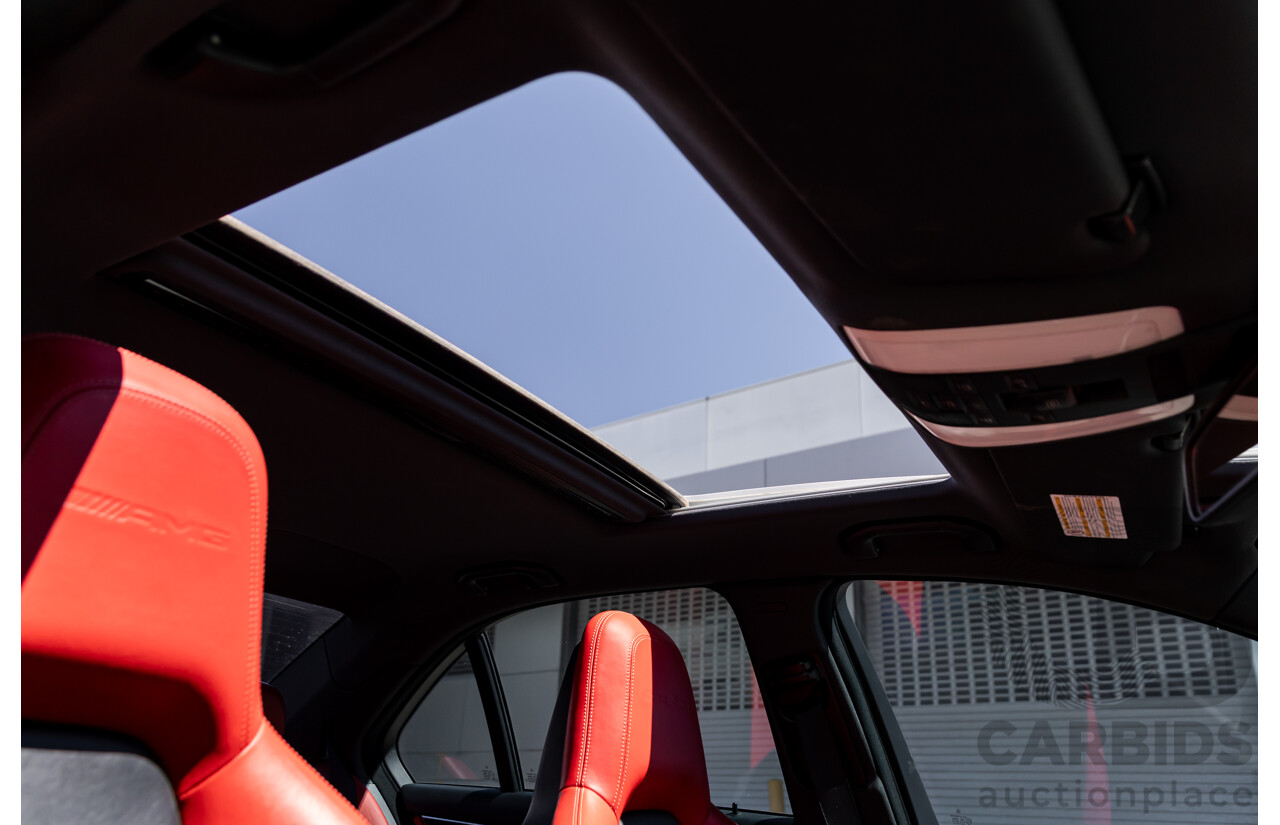 08/2012 Mercedes Benz C63 AMG W204 MY12 4d Sedan Designo Diamond White Bright Metallic V8 6.3L