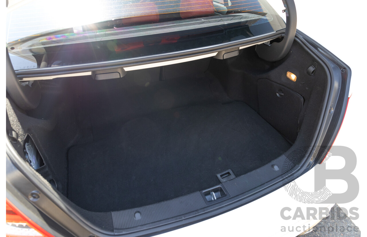 08/2012 Mercedes Benz C63 AMG W204 MY12 4d Sedan Designo Diamond White Bright Metallic V8 6.3L