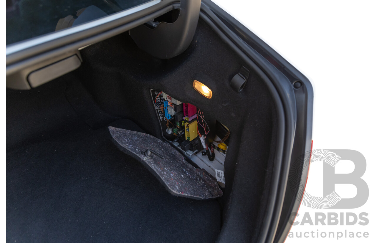 08/2012 Mercedes Benz C63 AMG W204 MY12 4d Sedan Designo Diamond White Bright Metallic V8 6.3L