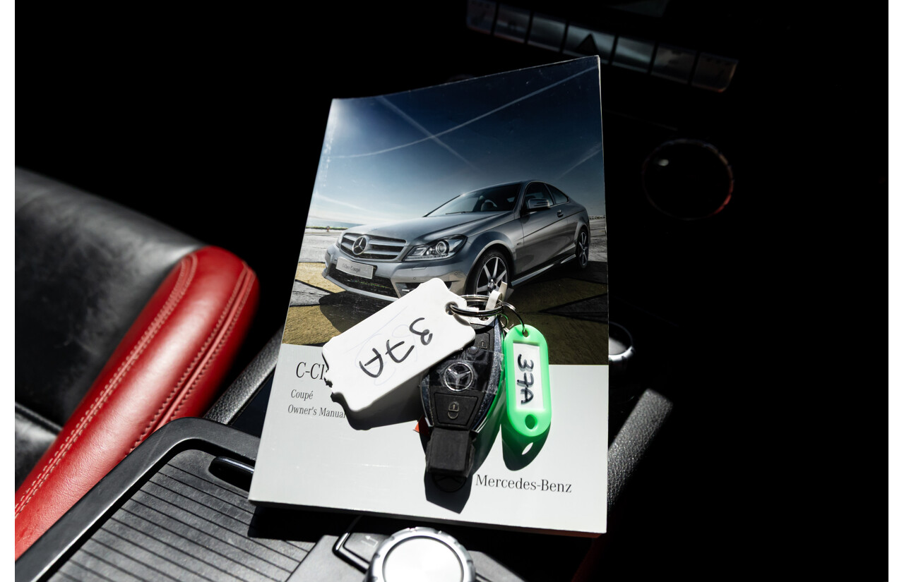 08/2012 Mercedes Benz C63 AMG W204 MY12 4d Sedan Designo Diamond White Bright Metallic V8 6.3L