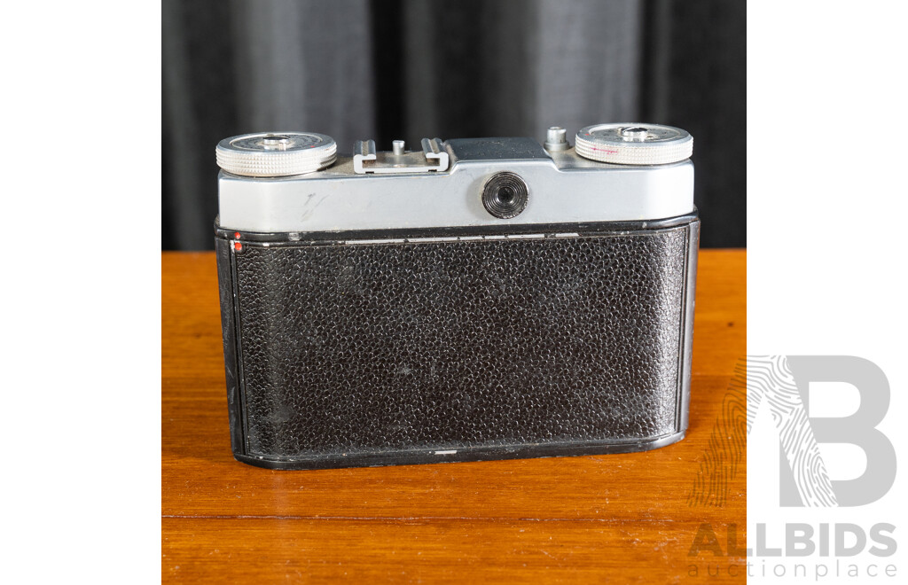 Vintage Iloca Quick-B 35mm Rangefinder Film Camera with Iloca Iltar 1:2.9/50 Lens