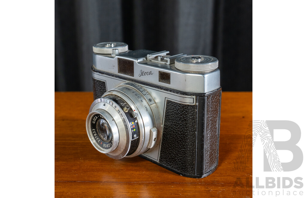 Vintage Iloca Quick-B 35mm Rangefinder Film Camera with Iloca Iltar 1:2.9/50 Lens