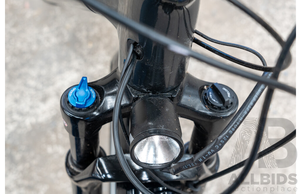 Trek Allant + 9 Speed Electric Bike with Extra Tyre