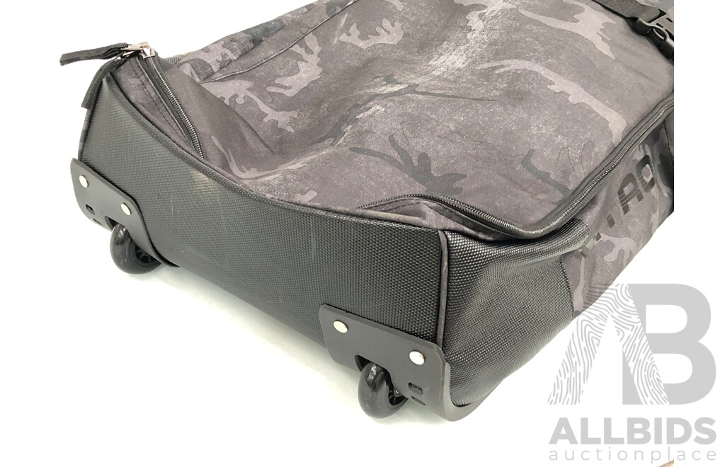 Jones Men's Snowboard and Nitro Wowmen's Snowboard with Nitro Snownboard Bag - New