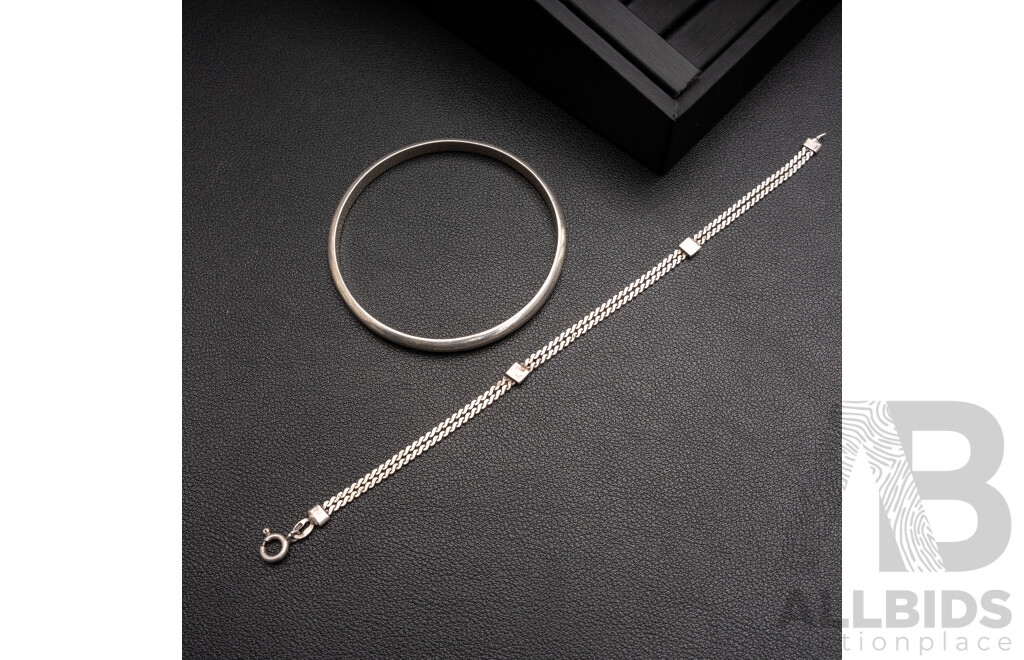 Collection of Sterling Sivler Jewellery Items Including Rings, Pendant, Bracelet & Bangle, 41.44 Grams