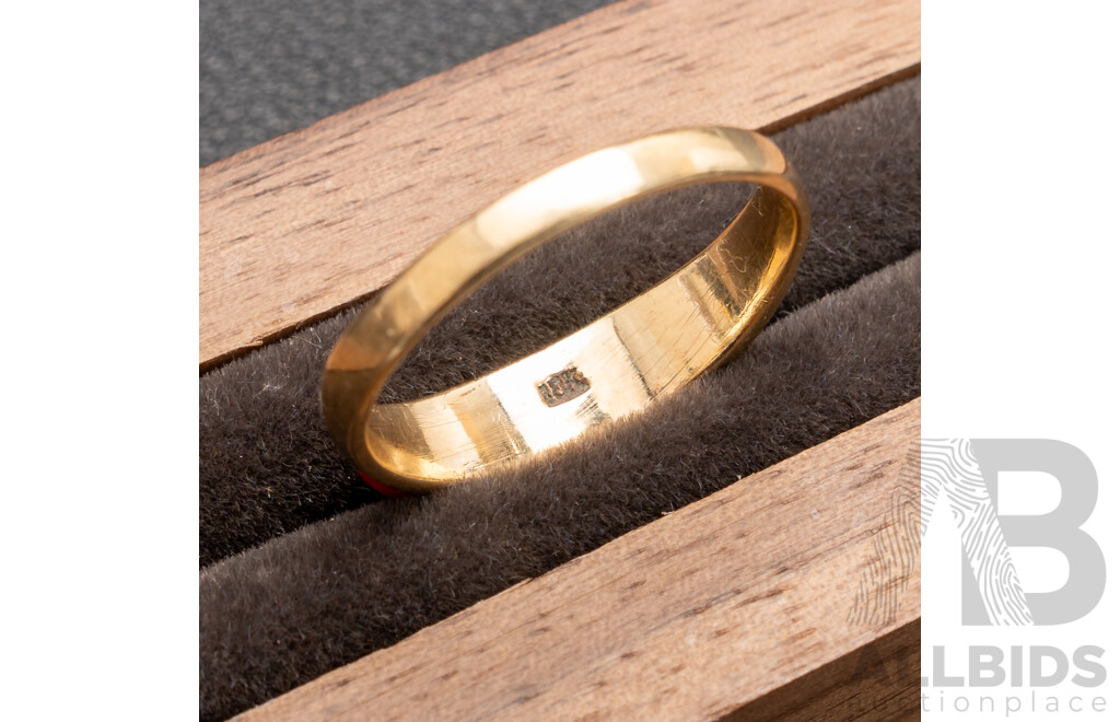 18ct Red Coral & Diamond Ring, Size O, 2.11 Grams