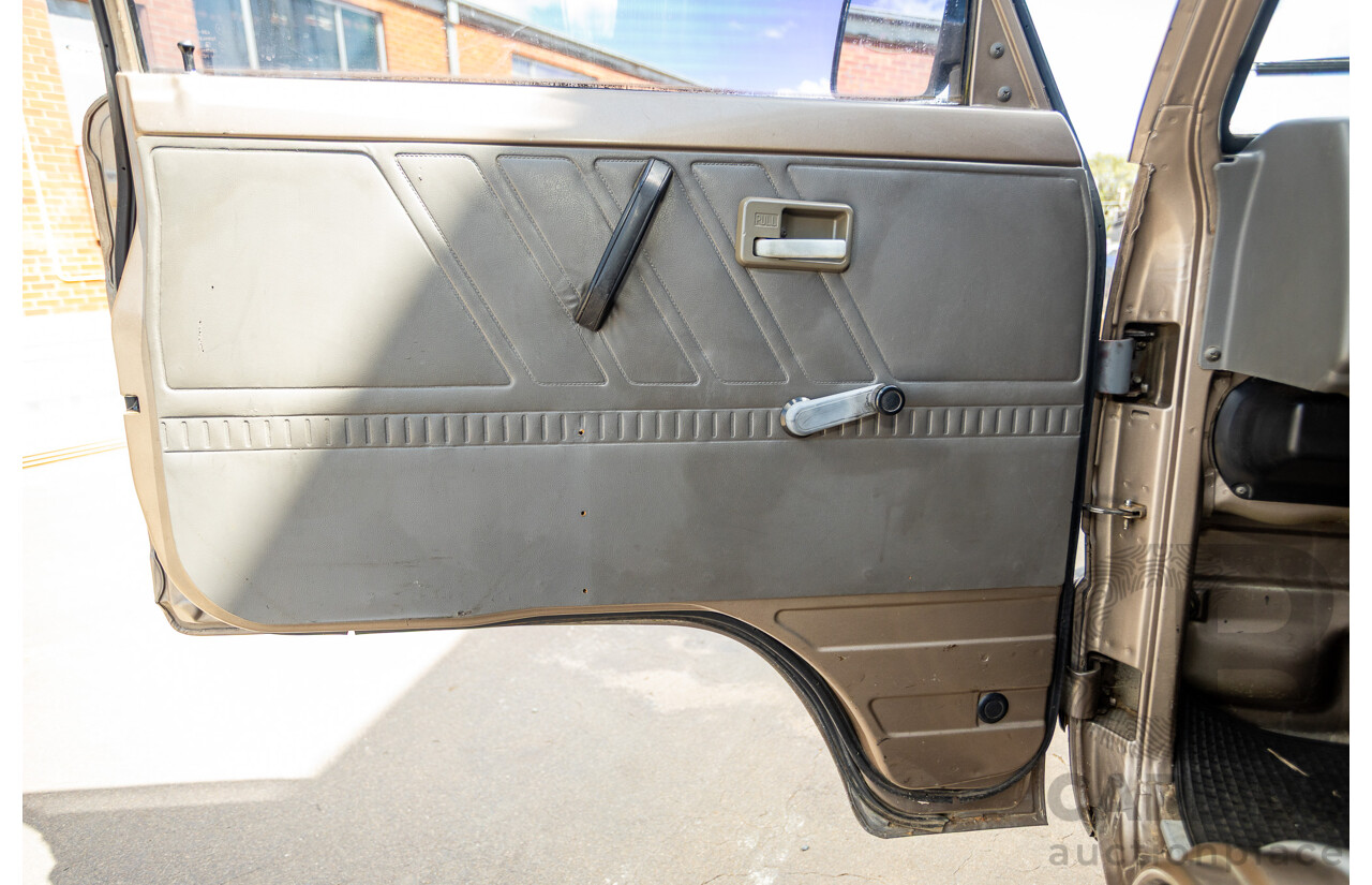8/1987 Suzuki Super Carry Van DA21V 2d Van Brown 1.0L
