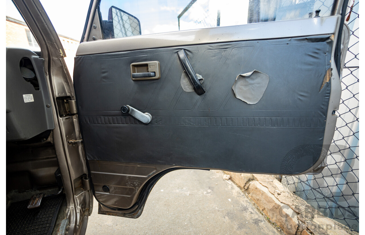 8/1987 Suzuki Super Carry Van DA21V 2d Van Brown 1.0L