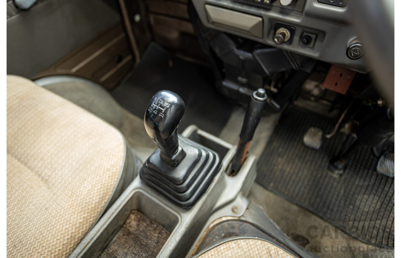 8/1987 Suzuki Super Carry Van DA21V 2d Van Brown 1.0L