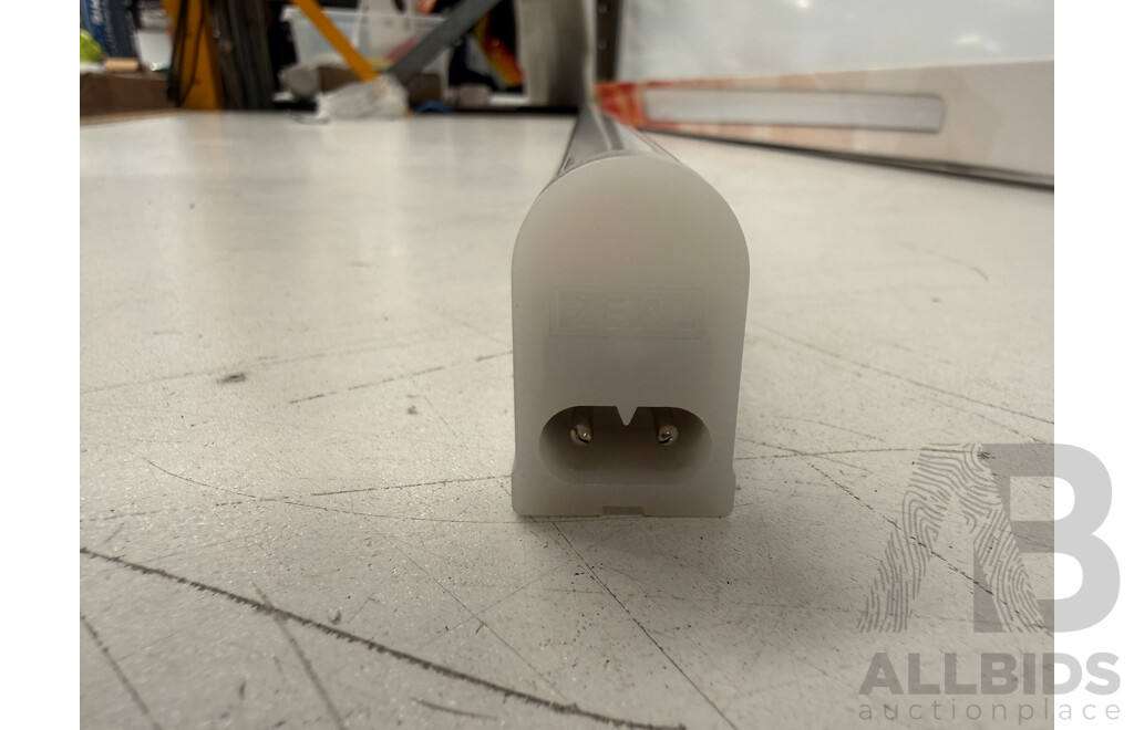 SAL X2 - Led Linkable Seamless Slimline Light Fittings