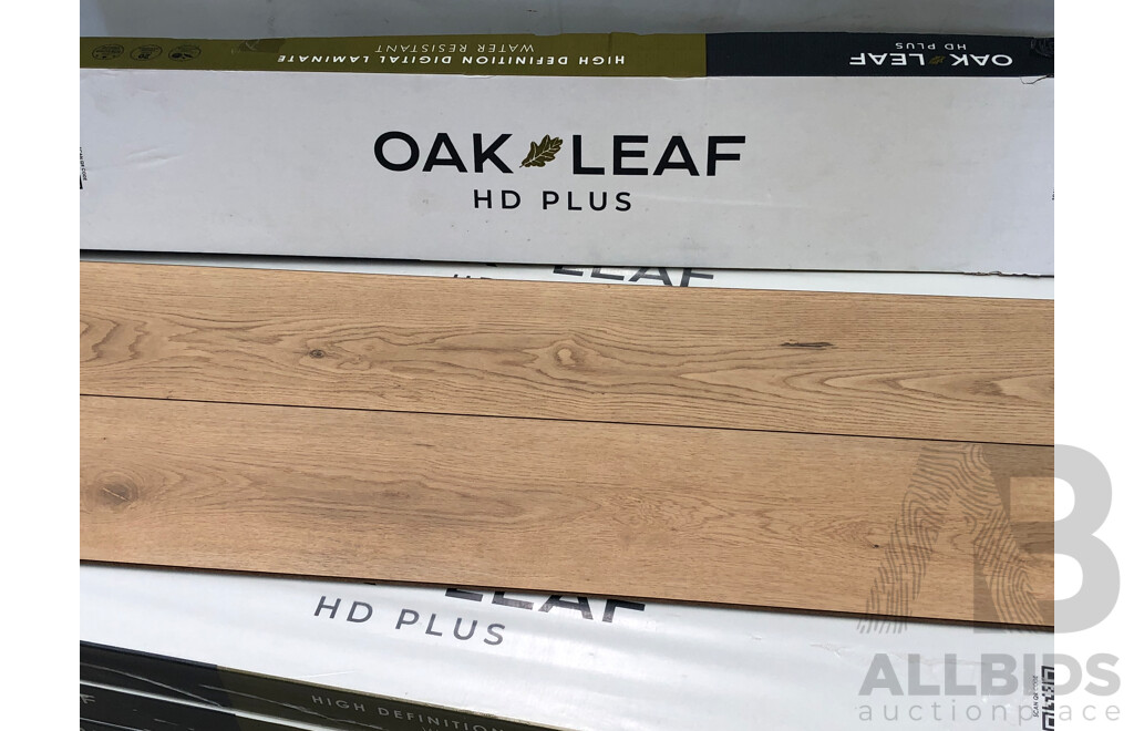 Oak Leaf HD Plus 8mm  Laminate Flooring - Natural Finish - 24.64 Square Meters - Brand New