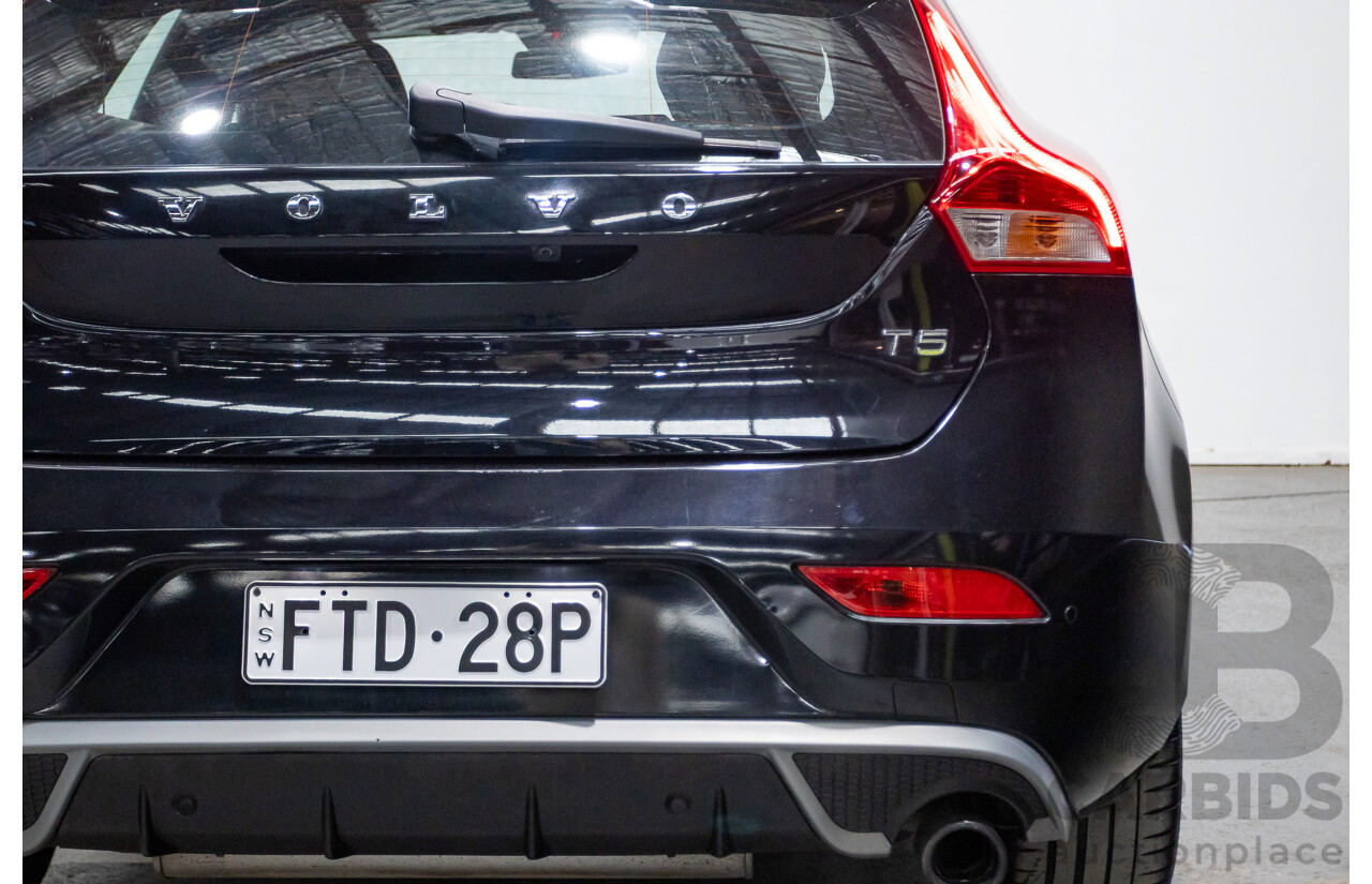 10/2014 Volvo V40 T5 R-DESIGN M MY15 5D Hatchback Black Sapphire Metallic Turbo 2.0L