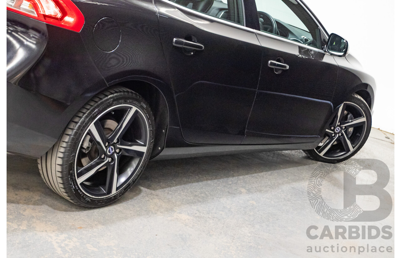 10/2014 Volvo V40 T5 R-DESIGN M MY15 5D Hatchback Black Sapphire Metallic Turbo 2.0L