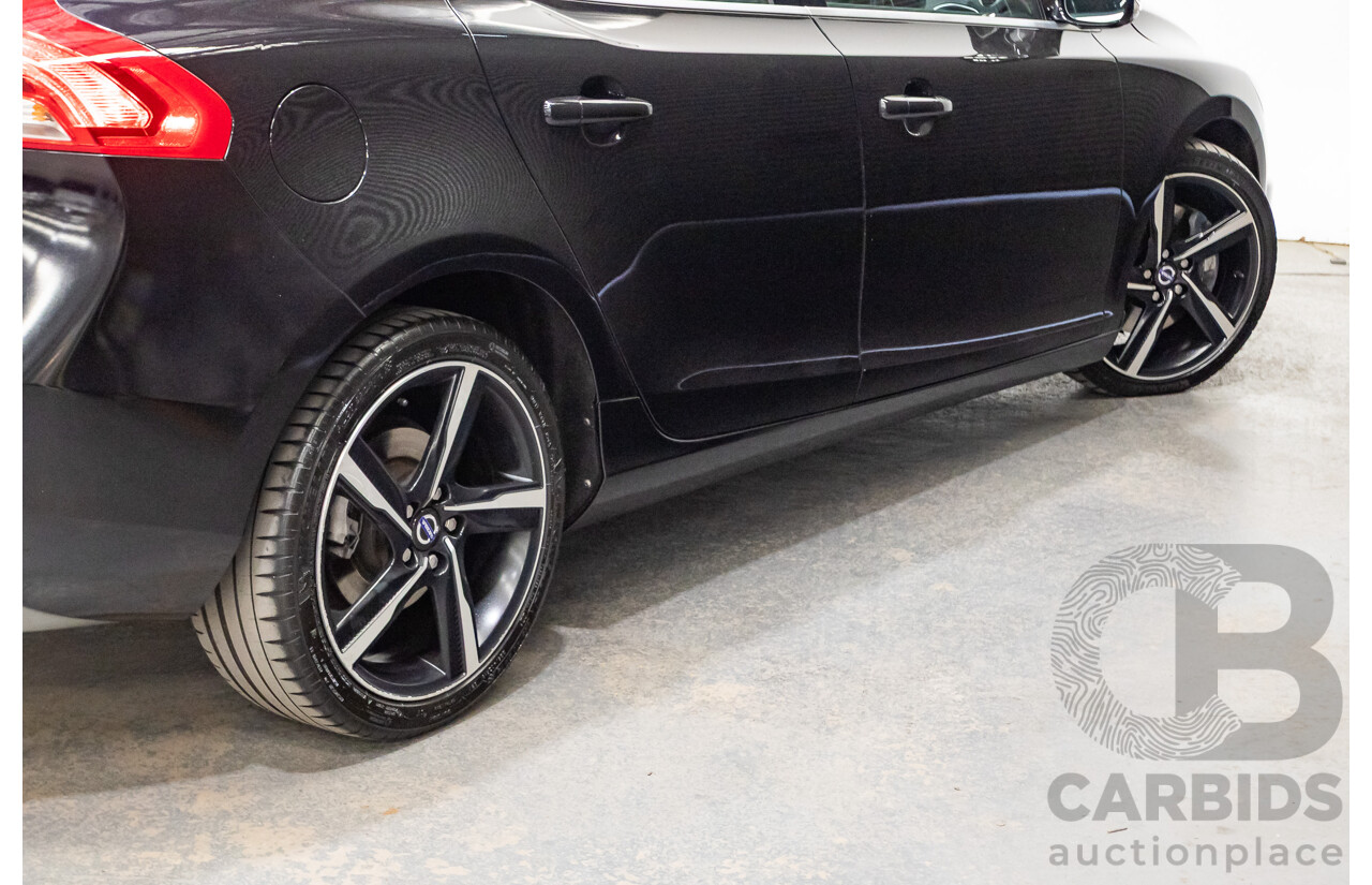 10/2014 Volvo V40 T5 R-DESIGN M MY15 5D Hatchback Black Sapphire Metallic Turbo 2.0L