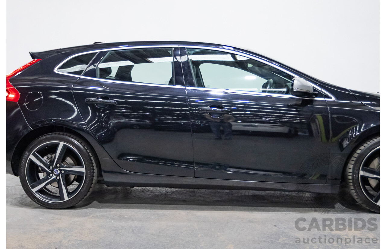 10/2014 Volvo V40 T5 R-DESIGN M MY15 5D Hatchback Black Sapphire Metallic Turbo 2.0L