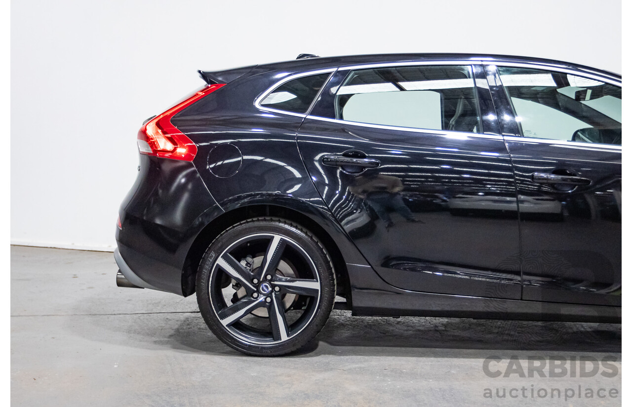 10/2014 Volvo V40 T5 R-DESIGN M MY15 5D Hatchback Black Sapphire Metallic Turbo 2.0L