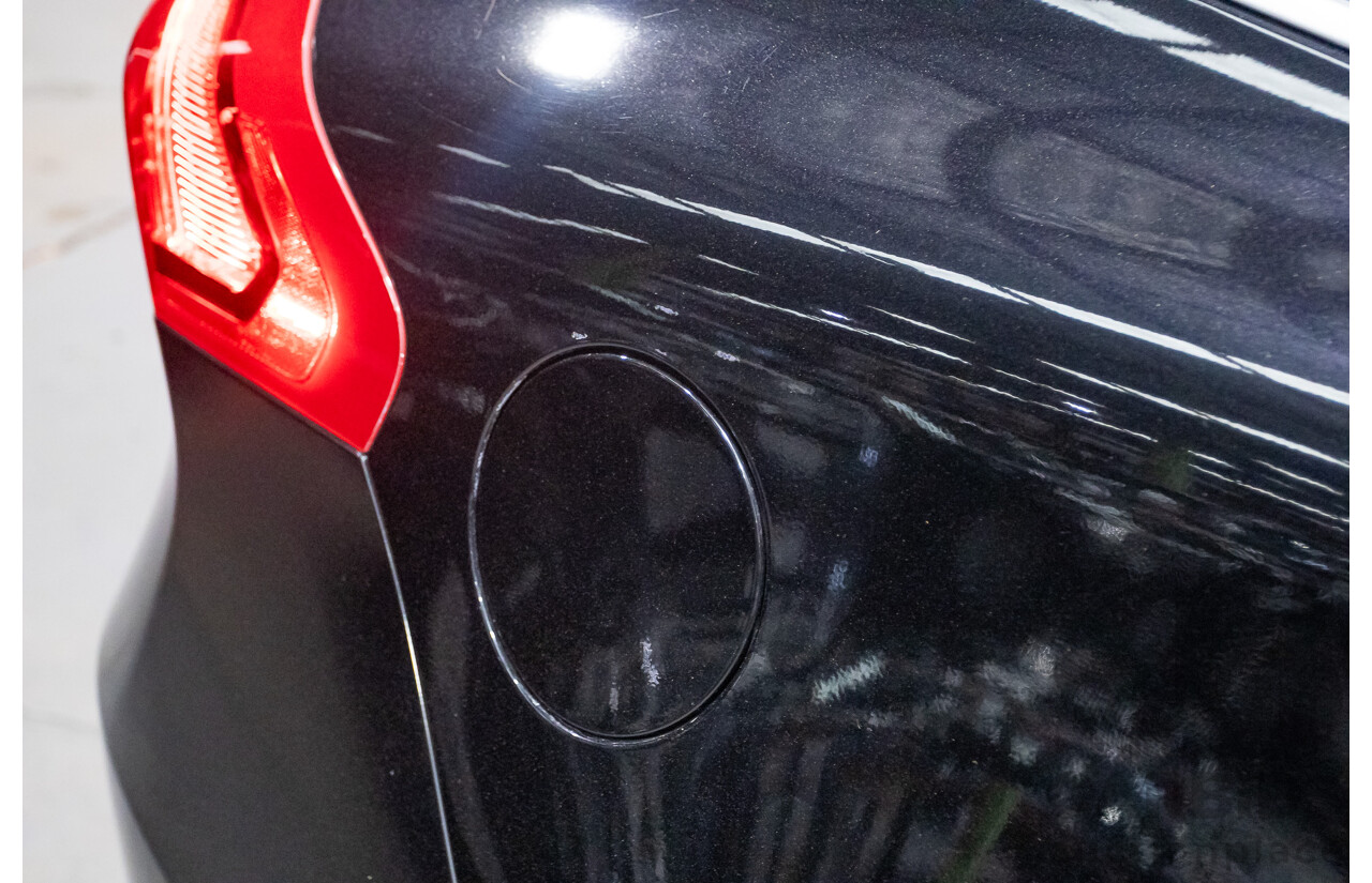 10/2014 Volvo V40 T5 R-DESIGN M MY15 5D Hatchback Black Sapphire Metallic Turbo 2.0L