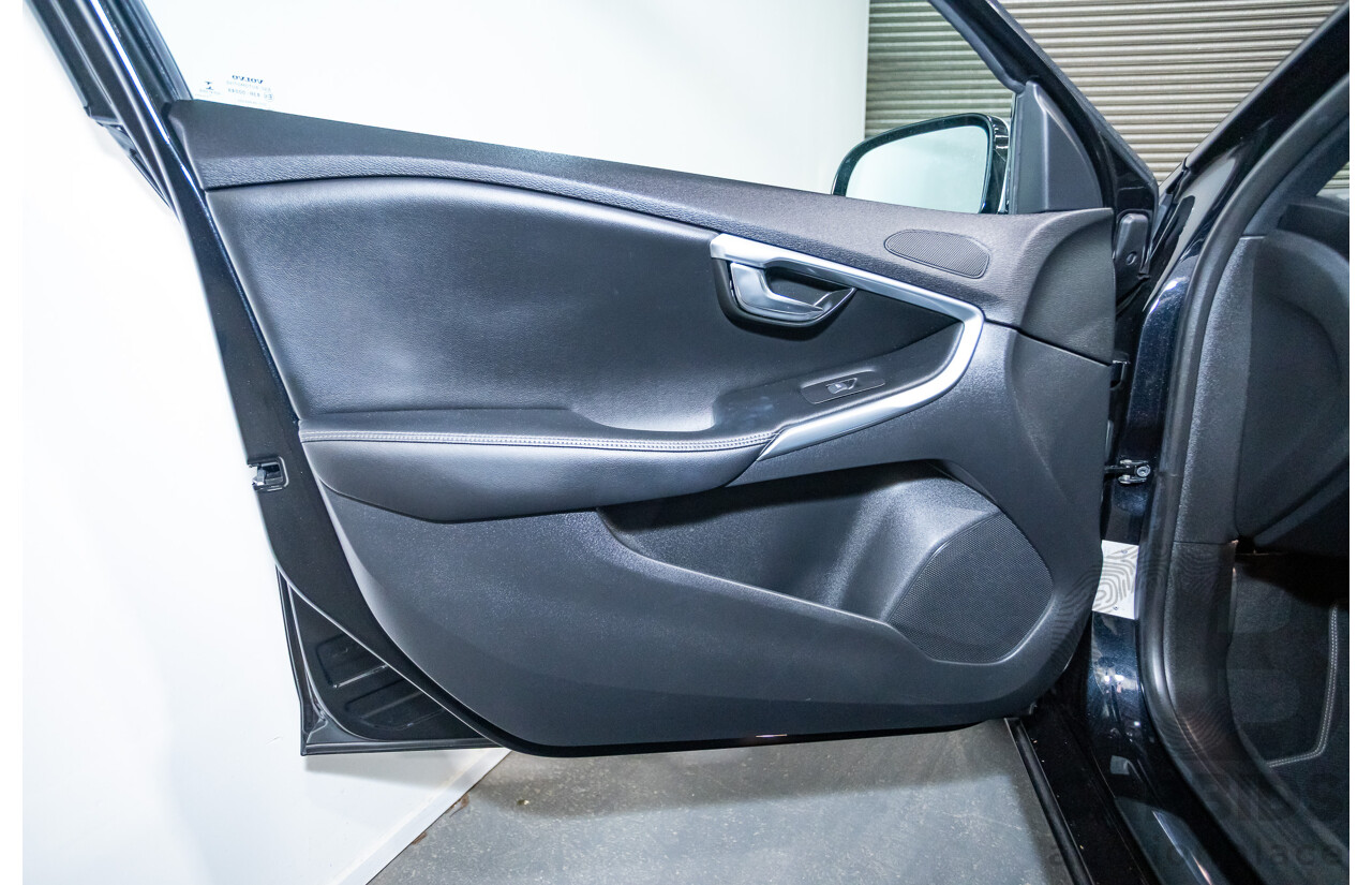 10/2014 Volvo V40 T5 R-DESIGN M MY15 5D Hatchback Black Sapphire Metallic Turbo 2.0L