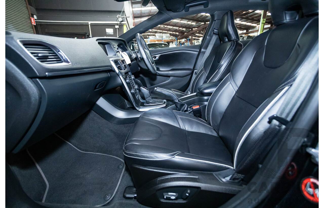 10/2014 Volvo V40 T5 R-DESIGN M MY15 5D Hatchback Black Sapphire Metallic Turbo 2.0L