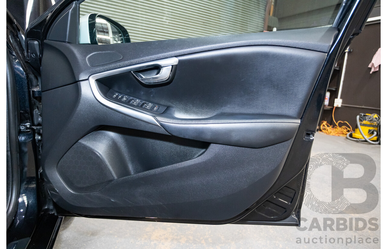 10/2014 Volvo V40 T5 R-DESIGN M MY15 5D Hatchback Black Sapphire Metallic Turbo 2.0L