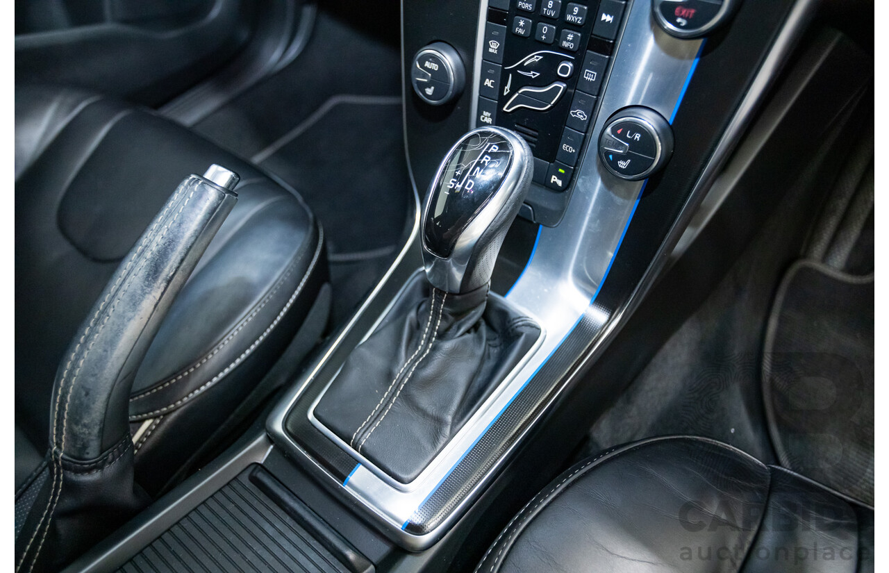 10/2014 Volvo V40 T5 R-DESIGN M MY15 5D Hatchback Black Sapphire Metallic Turbo 2.0L