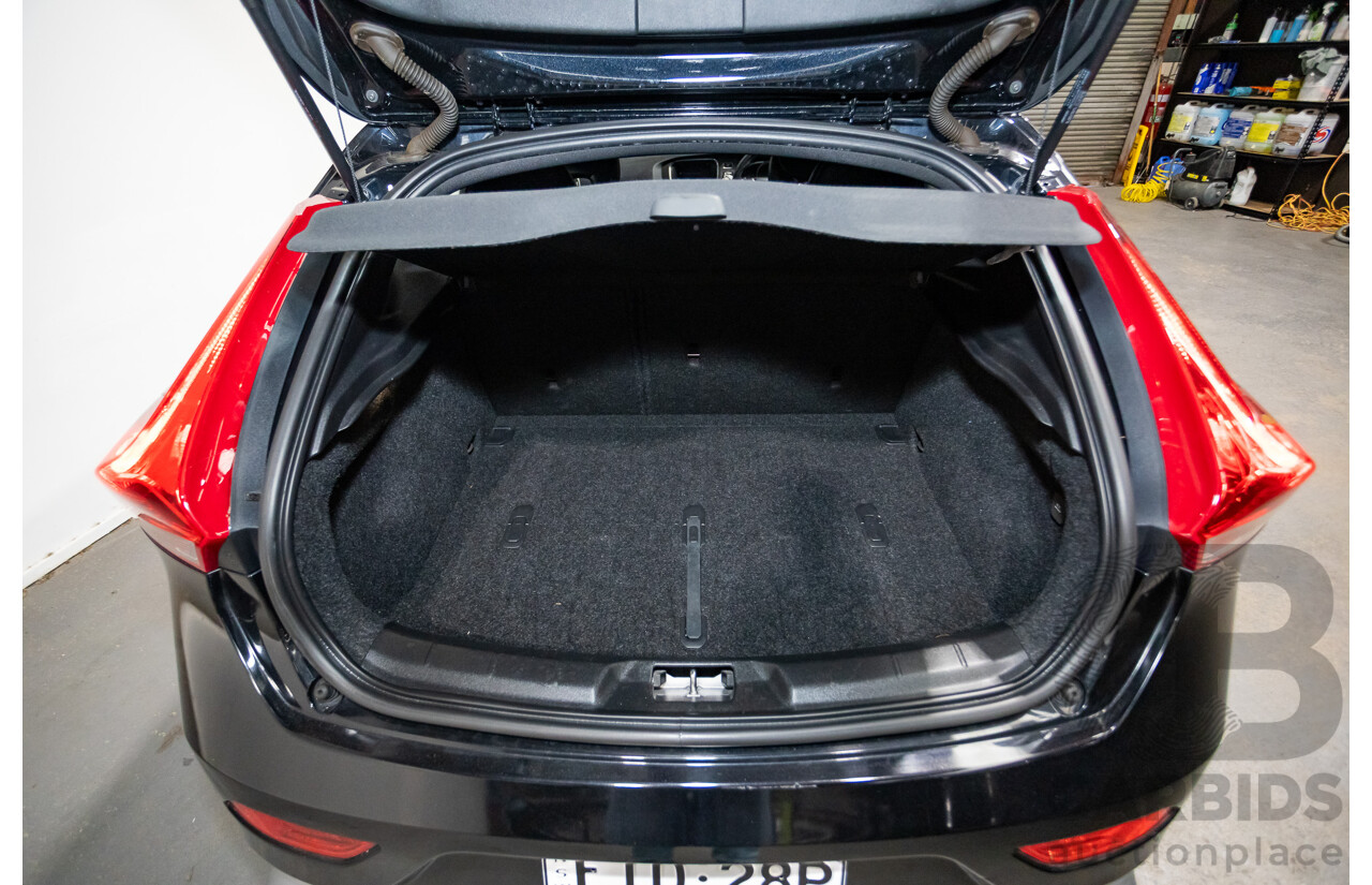 10/2014 Volvo V40 T5 R-DESIGN M MY15 5D Hatchback Black Sapphire Metallic Turbo 2.0L