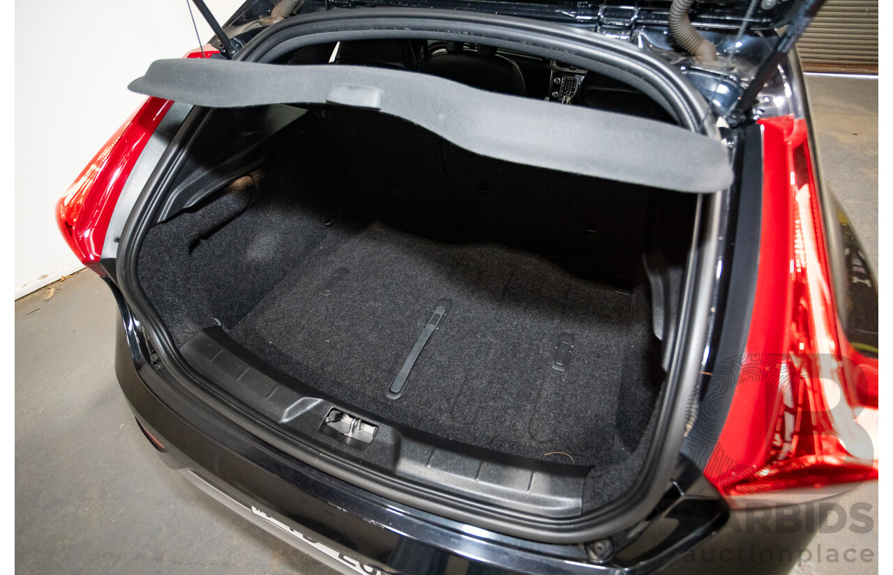 10/2014 Volvo V40 T5 R-DESIGN M MY15 5D Hatchback Black Sapphire Metallic Turbo 2.0L