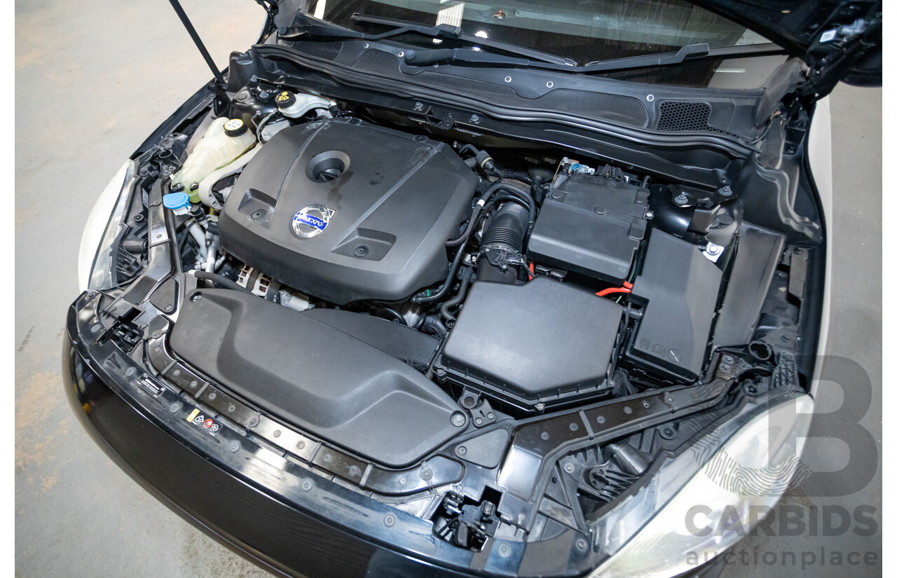 10/2014 Volvo V40 T5 R-DESIGN M MY15 5D Hatchback Black Sapphire Metallic Turbo 2.0L