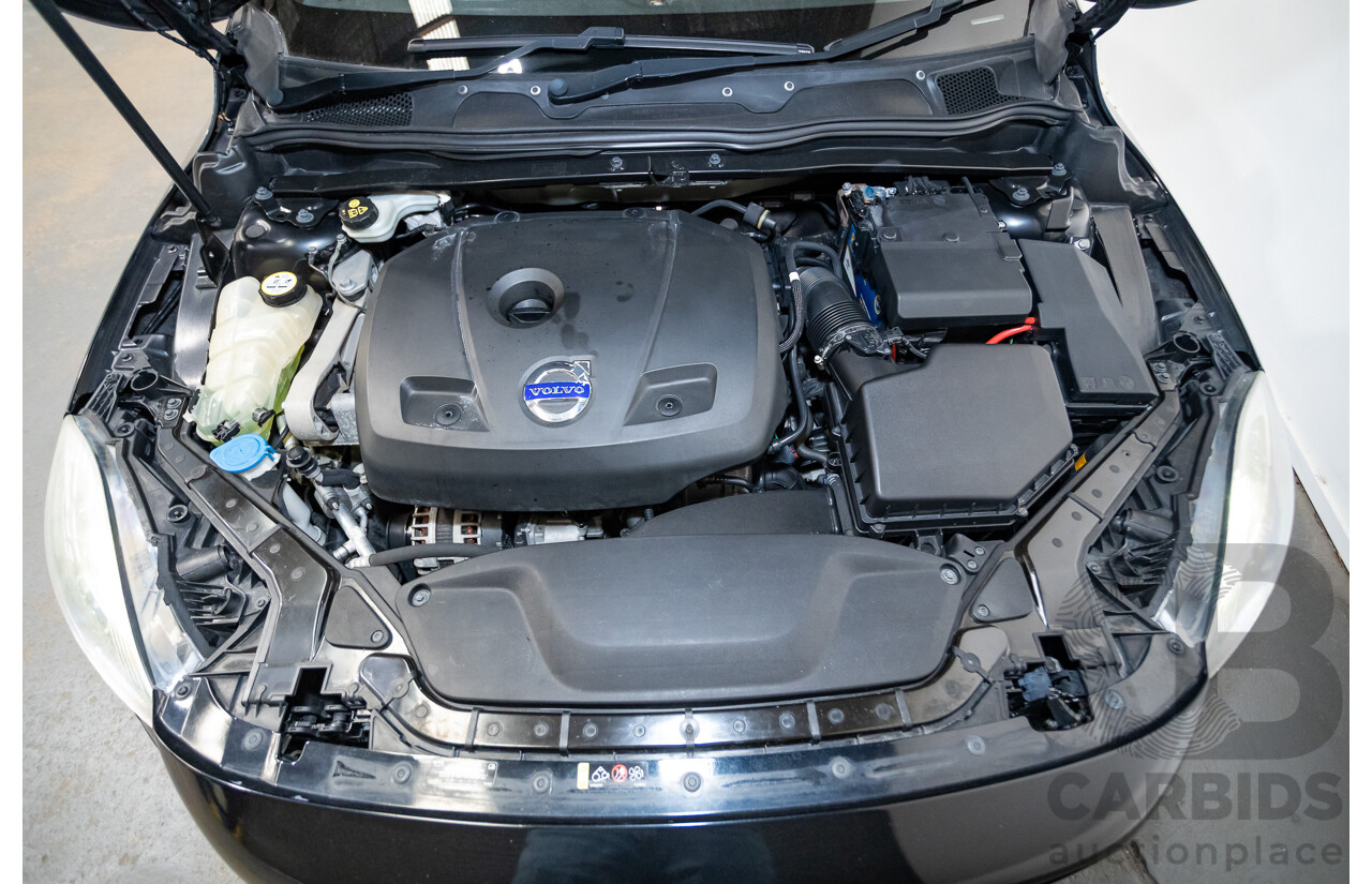 10/2014 Volvo V40 T5 R-DESIGN M MY15 5D Hatchback Black Sapphire Metallic Turbo 2.0L