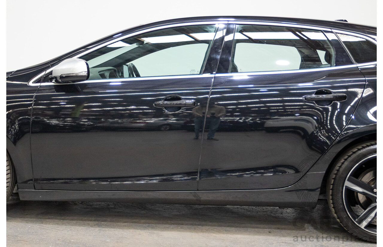 10/2014 Volvo V40 T5 R-DESIGN M MY15 5D Hatchback Black Sapphire Metallic Turbo 2.0L